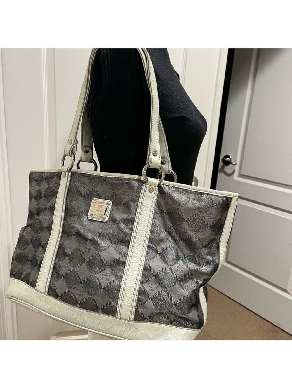 MCM TOTE - Picture 15 of 16